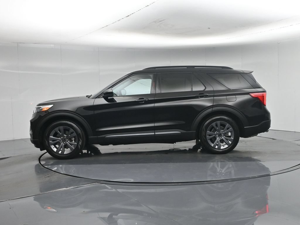 Certified 2023 Ford Explorer XLT w/ Equipment Group 202A RWD image 30