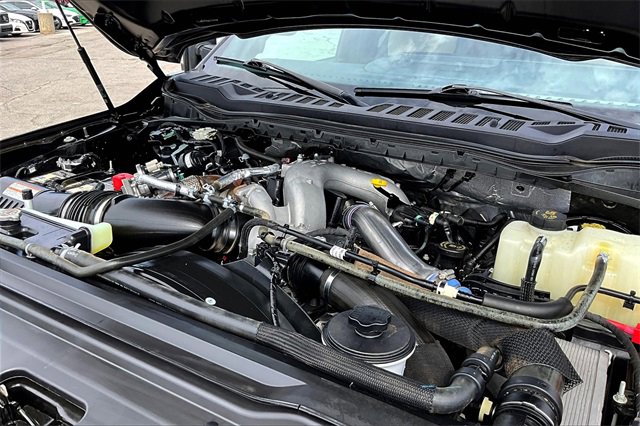 Certified 2024 Ford F250 Lariat w/ Chrome Package image 32