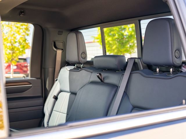 Used 2025 Chevrolet Silverado 2500 High Country w/ Technology Package AWD/4WD image 24