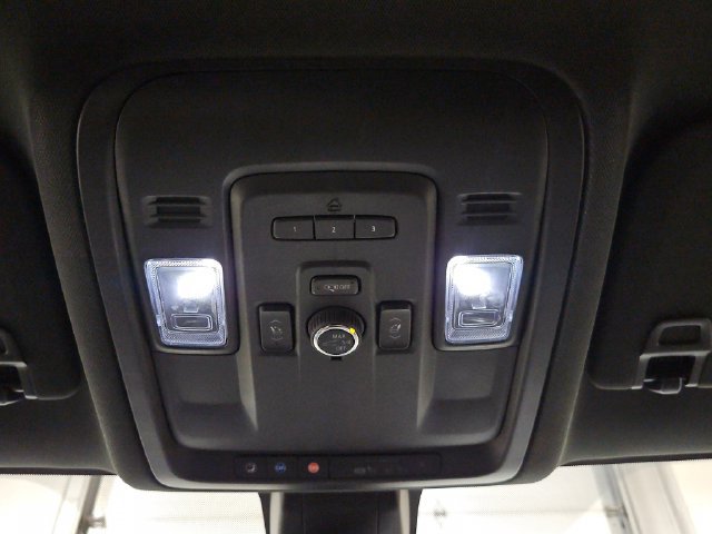 Used 2022 GMC Yukon AT4 w/ Technology Package AWD/4WD image 5