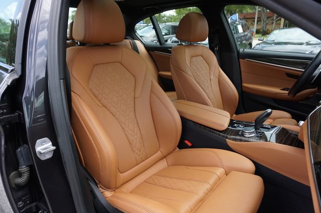 Used 2022 BMW 530i w/ M Sport Package RWD image 2