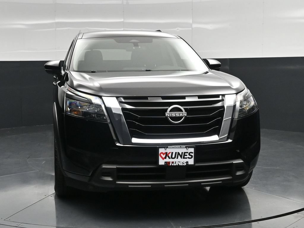 Used 2025 Nissan Pathfinder SV FWD image 5