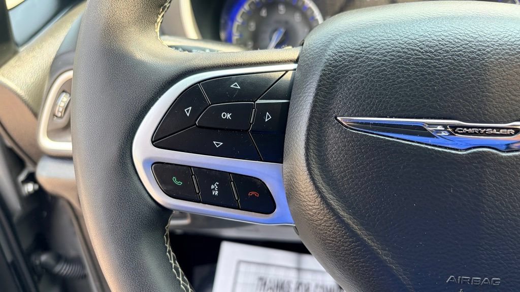 Used 2025 Chrysler Pacifica Select FWD image 8