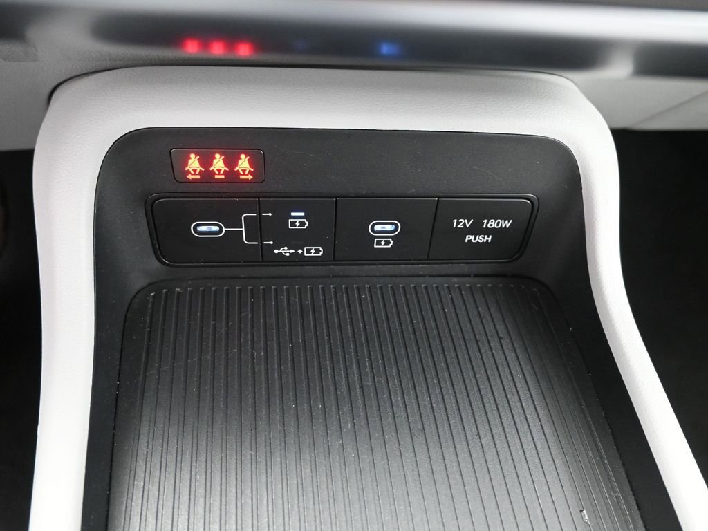 Used 2025 Hyundai Kona SEL FWD image 9