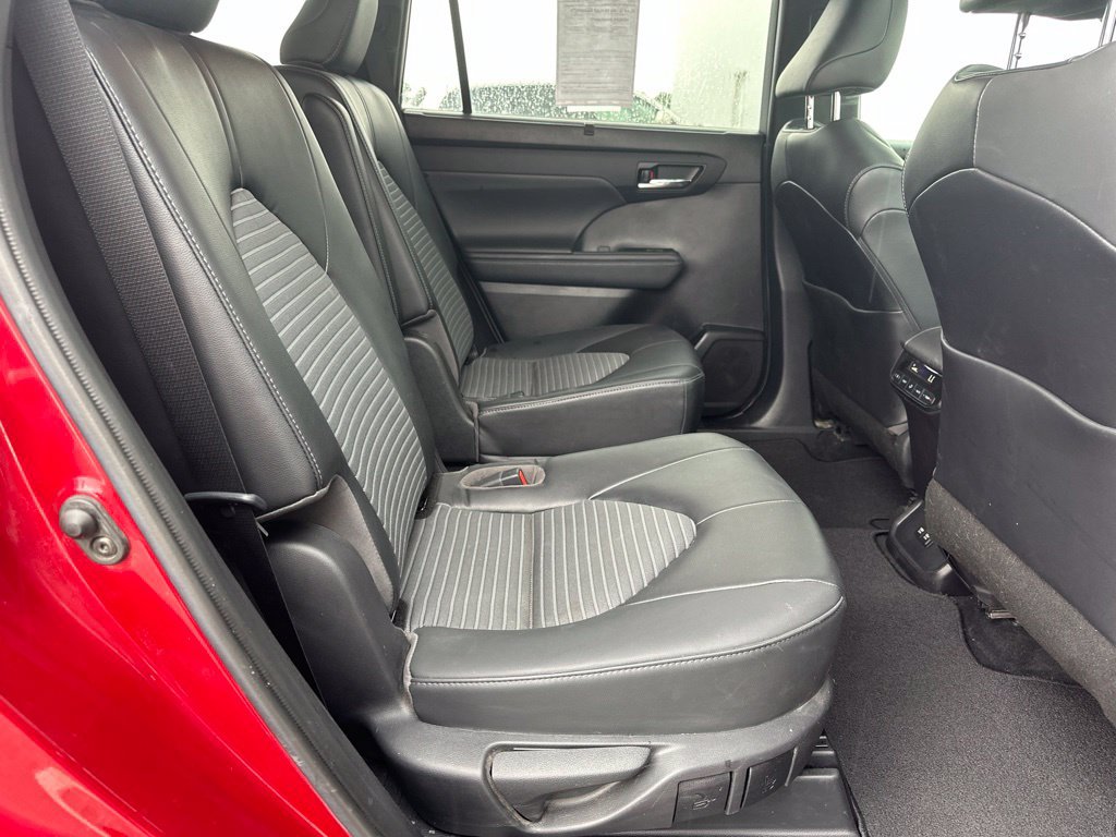 Used 2021 Toyota Highlander XSE AWD/4WD image 29