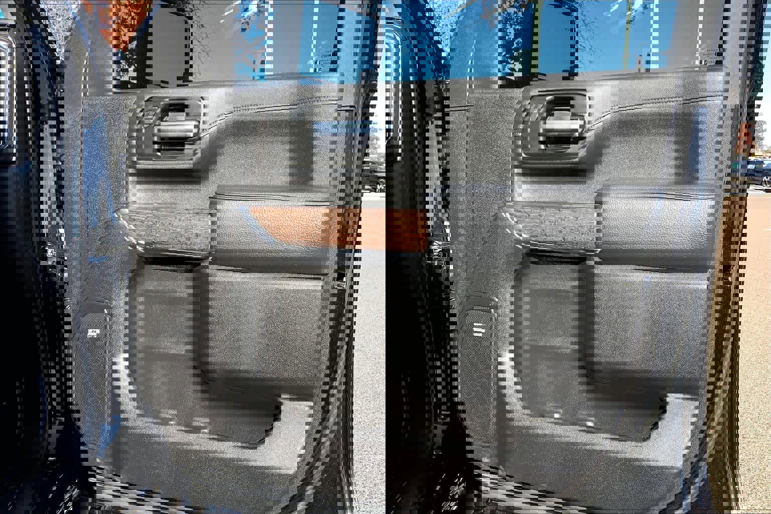 Used 2022 GMC Sierra 2500 Denali w/ Denali Black Diamond Edition image 22