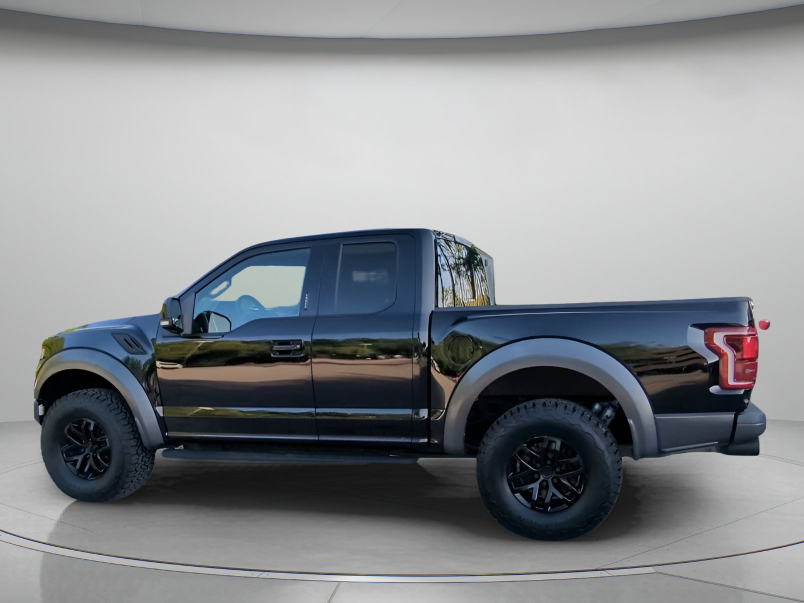 Certified 2018 Ford F150 Raptor w/ Equipment Group 802A Luxury AWD/4WD image 18