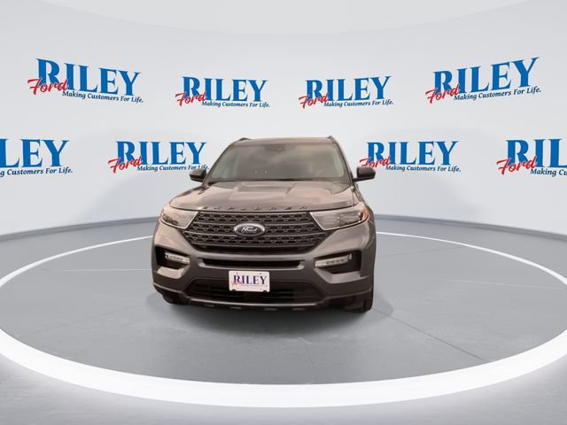 Certified 2023 Ford Explorer XLT w/ Equipment Group 202A AWD/4WD image 3