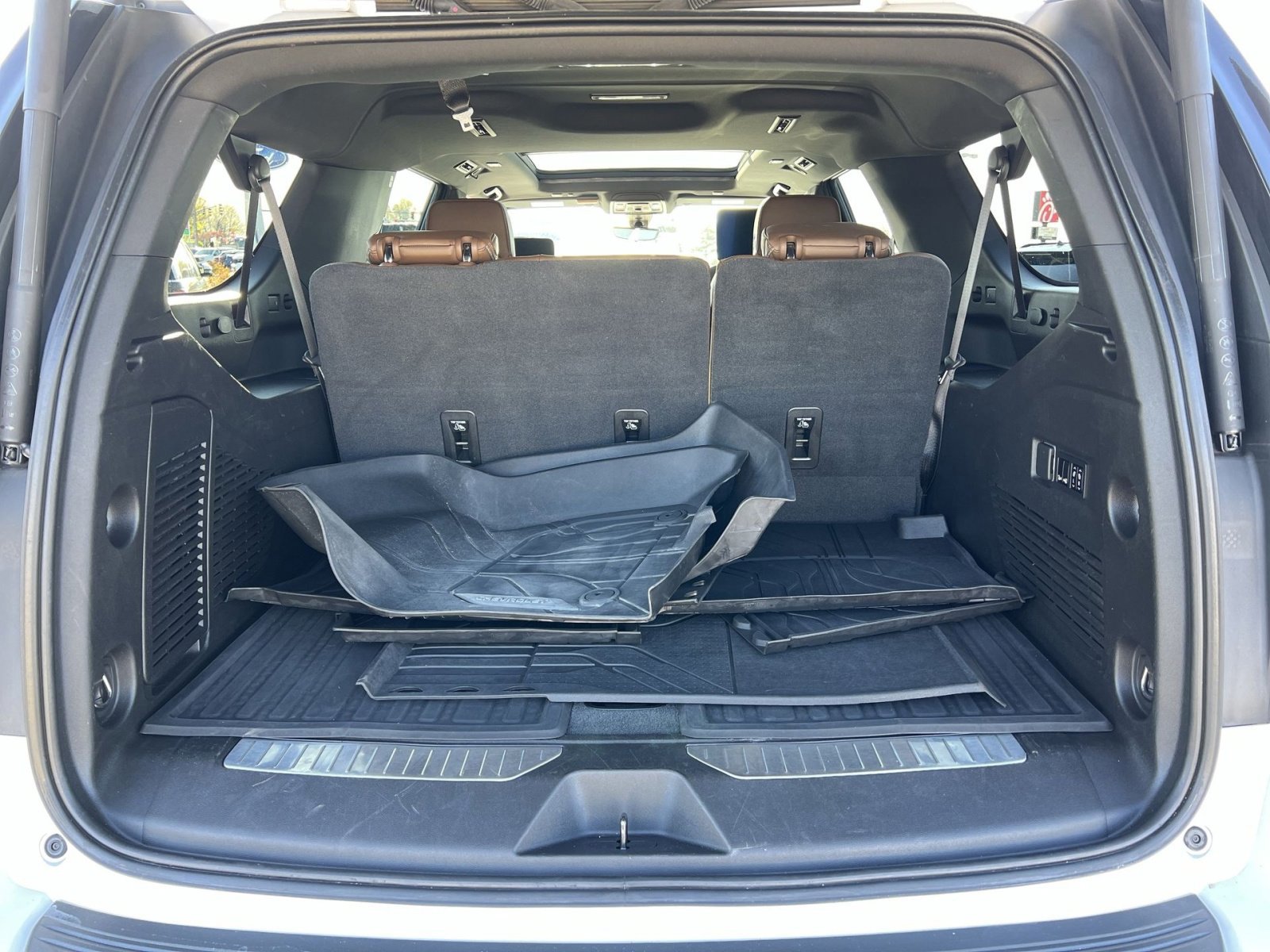 Used 2021 Chevrolet Suburban High Country w/ Premium Package image 28