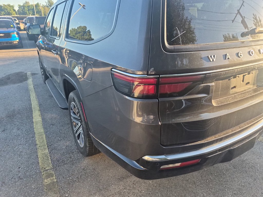Used 2024 Jeep Wagoneer L Series II AWD/4WD image 12