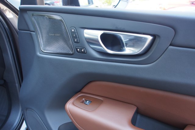 Used 2023 Volvo XC60 B5 Ultimate w/ Protection Package Premier FWD image 14