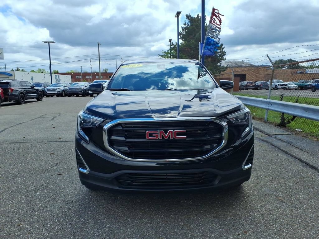 Used 2021 GMC Terrain SLE FWD image 2