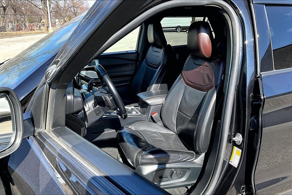 Certified 2021 Ford Explorer Platinum w/ Equipment Group 601A image 24