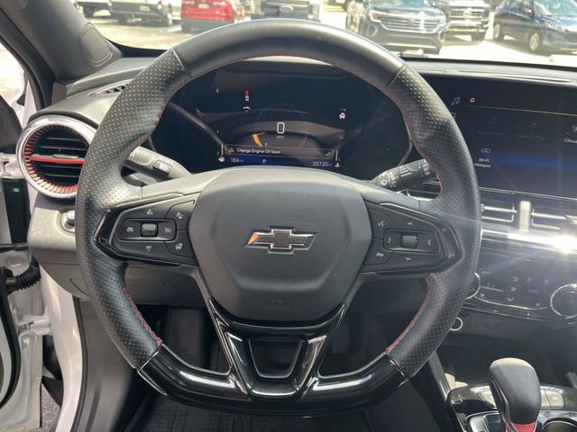 Used 2025 Chevrolet Trax RS w/ Sunroof Package FWD image 22