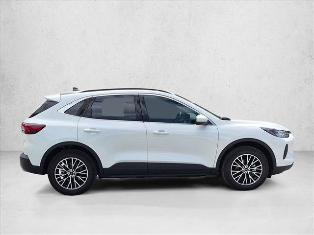 Certified 2025 Ford Escape SE FWD image 4