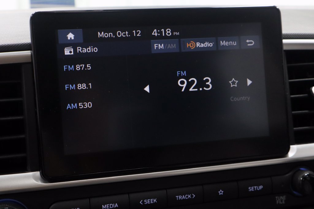 Used 2024 Hyundai Venue SEL FWD image 3