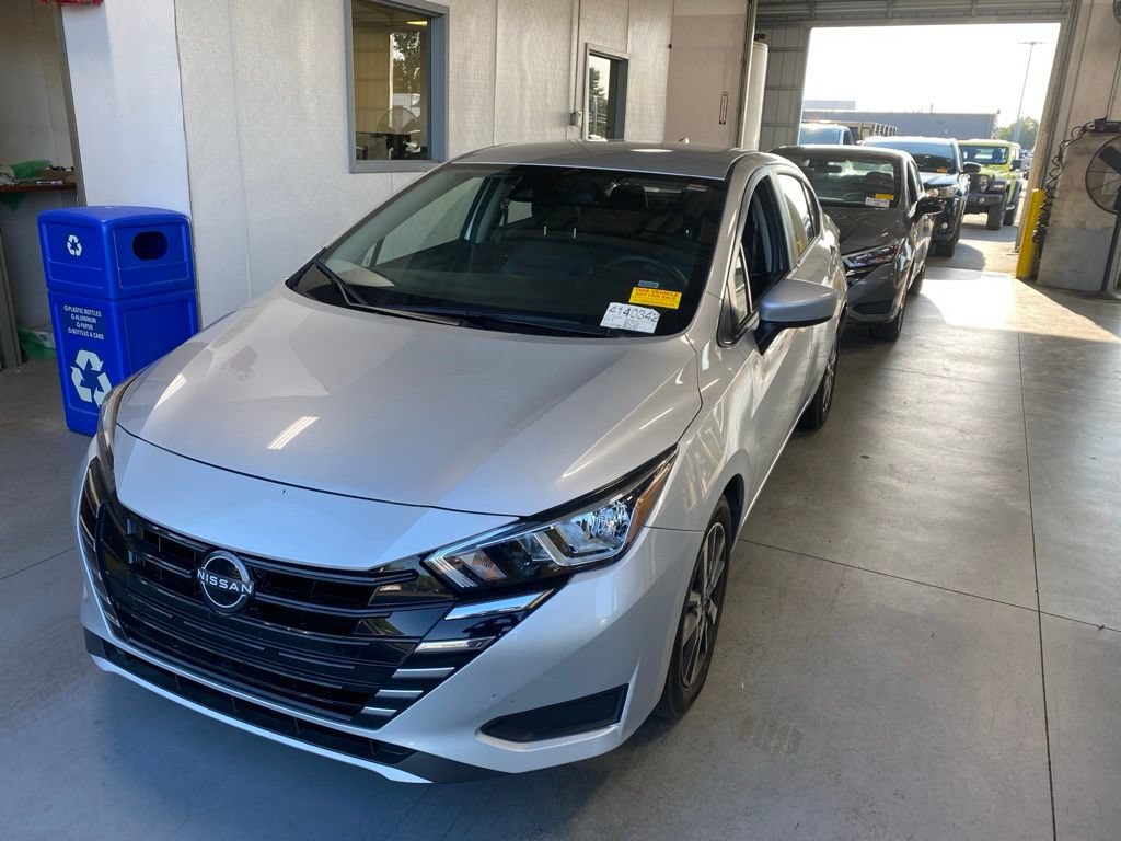 Used 2024 Nissan Versa SV FWD image 2