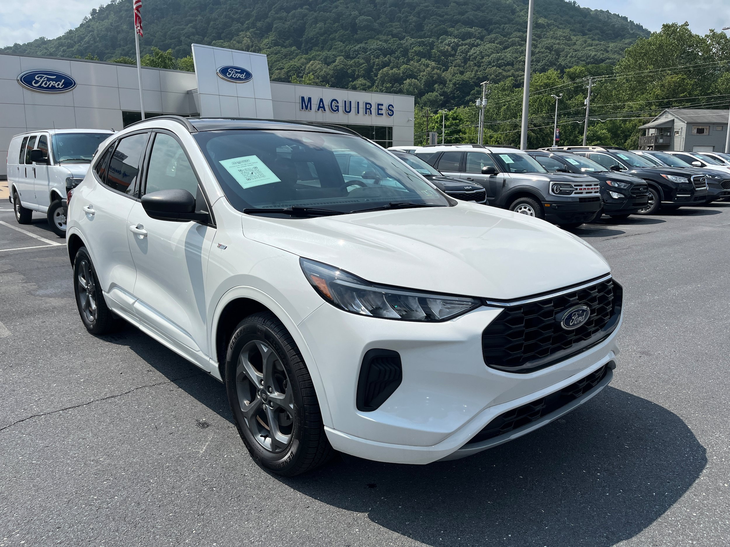 Certified 2023 Ford Escape ST-Line w/ Tech Pack #1 AWD/4WD image 4