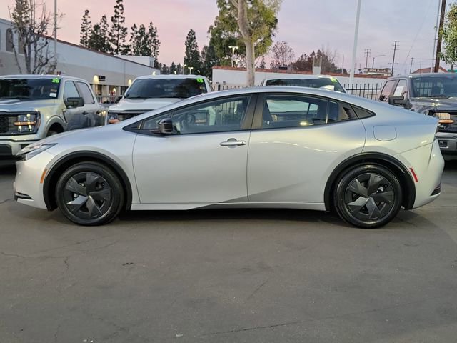 Used 2024 Toyota Prius LE image 2