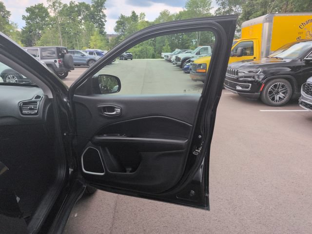Used 2019 Jeep Compass Latitude FWD image 14