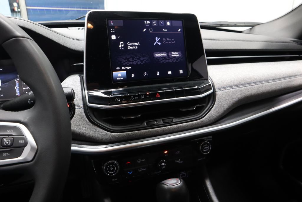 Used 2025 Jeep Compass Latitude image 31