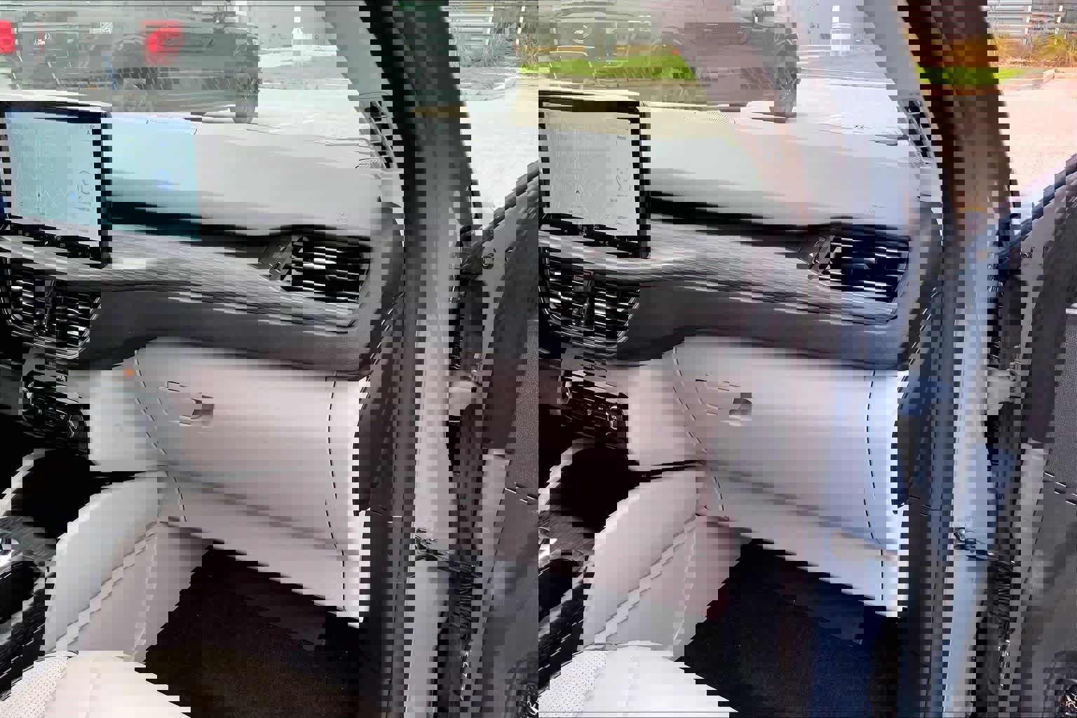 Certified 2025 Ford Escape SE w/ PHEV Premium Package image 18