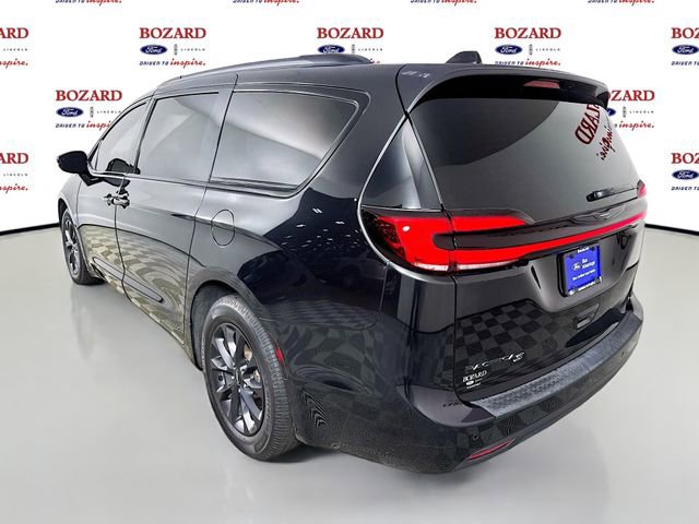 Used 2021 Chrysler Pacifica Touring w/ S Appearance Package image 6