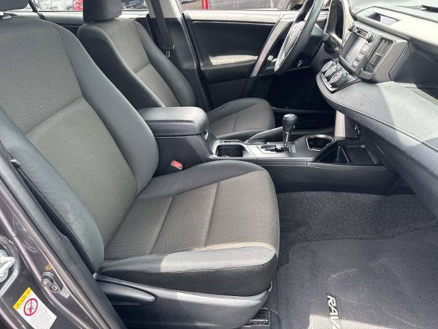 Used 2018 Toyota RAV4 LE FWD image 11