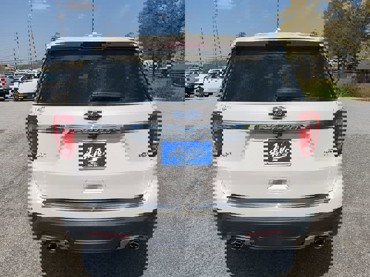 Certified 2018 Ford Explorer XLT w/ Equipment Group 202A image 3