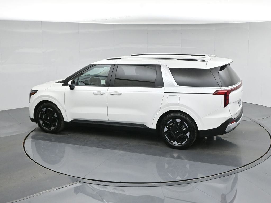 Used 2025 Kia Carnival EX image 43