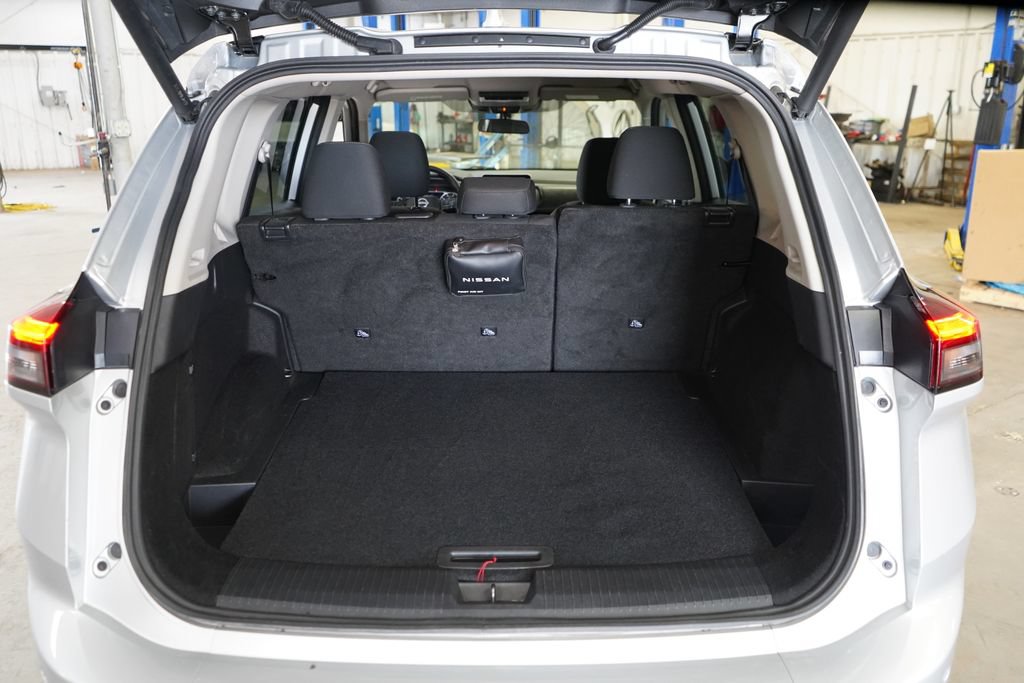 Used 2025 Nissan Rogue SV FWD image 24