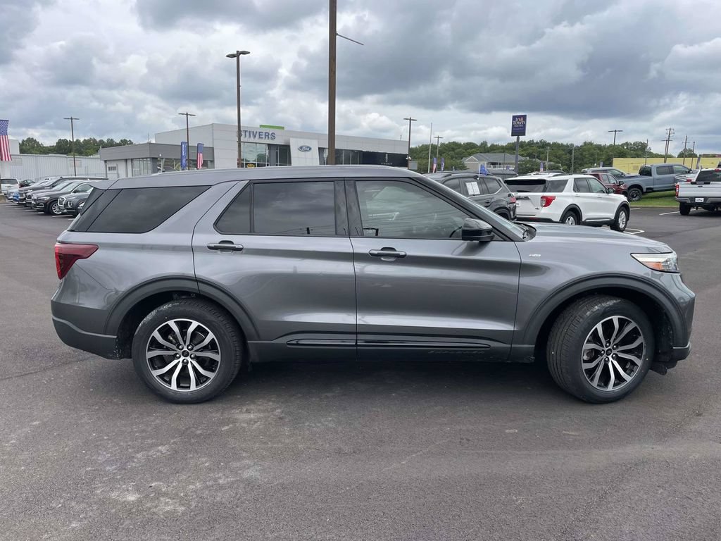 Certified 2022 Ford Explorer ST-Line RWD image 2