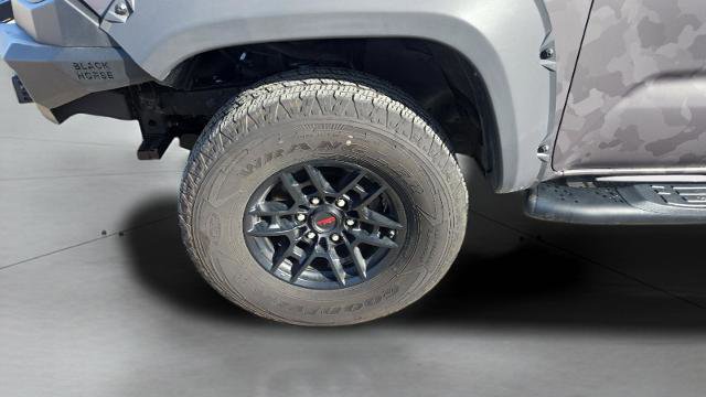 Used 2018 Toyota Tacoma TRD Off-Road w/ Technology Package image 17