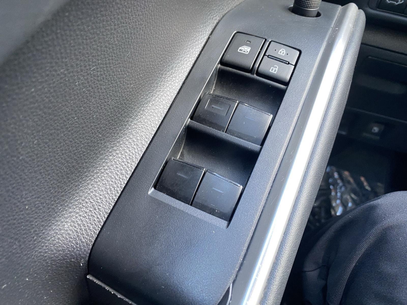 Used 2022 Toyota Highlander XLE AWD/4WD image 21