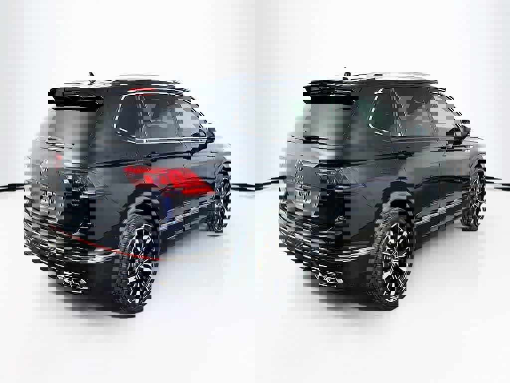 Used 2022 Volkswagen Tiguan SEL R-Line image 5