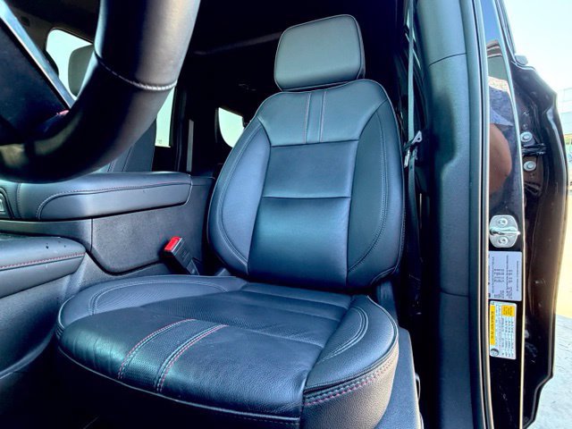 Used 2025 Chevrolet Suburban RST w/ RST Capability Package AWD/4WD image 6