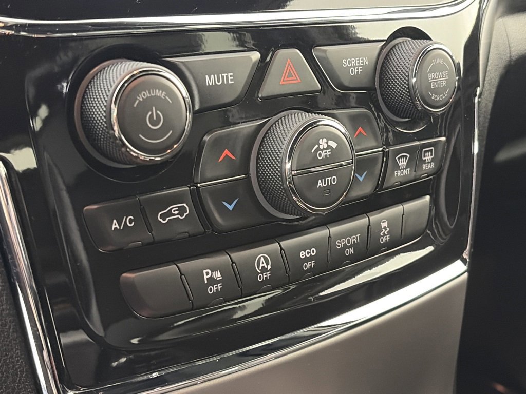 Used 2022 Jeep Grand Cherokee Laredo X image 22