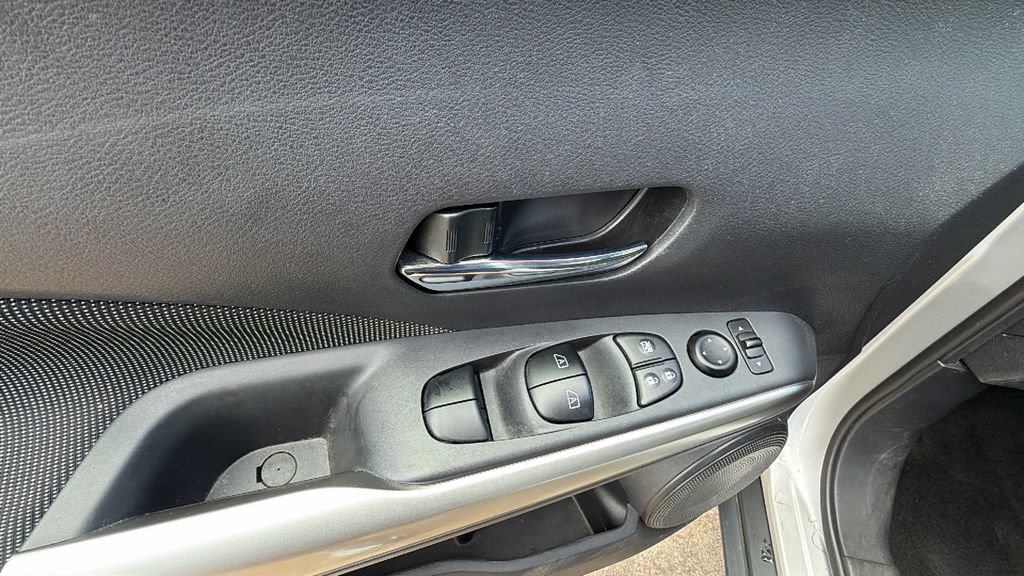 Used 2020 Nissan Kicks SV FWD image 13