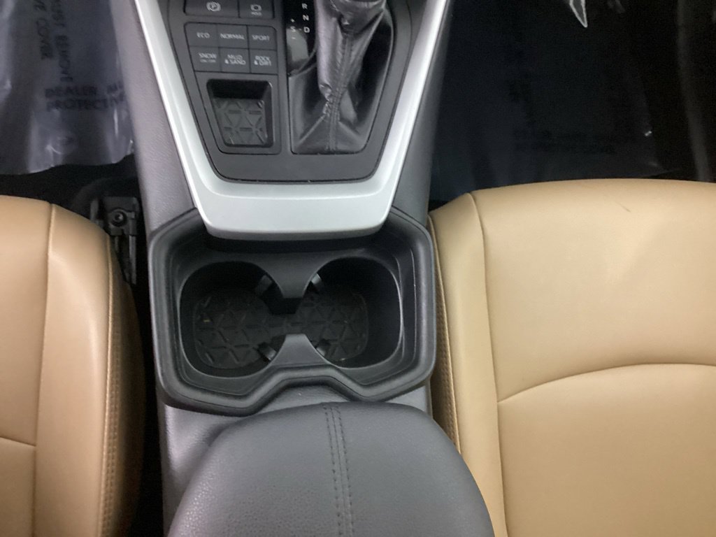 Used 2020 Toyota RAV4 XLE Premium AWD/4WD image 20