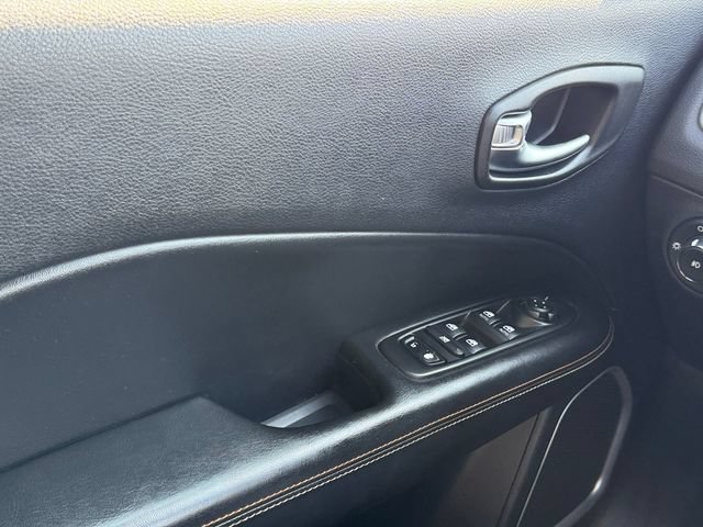 Used 2019 Jeep Compass Latitude w/ Cold Weather Group AWD/4WD image 32