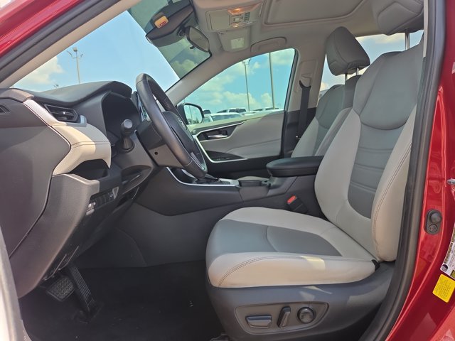 Used 2021 Toyota RAV4 XLE Premium FWD image 10