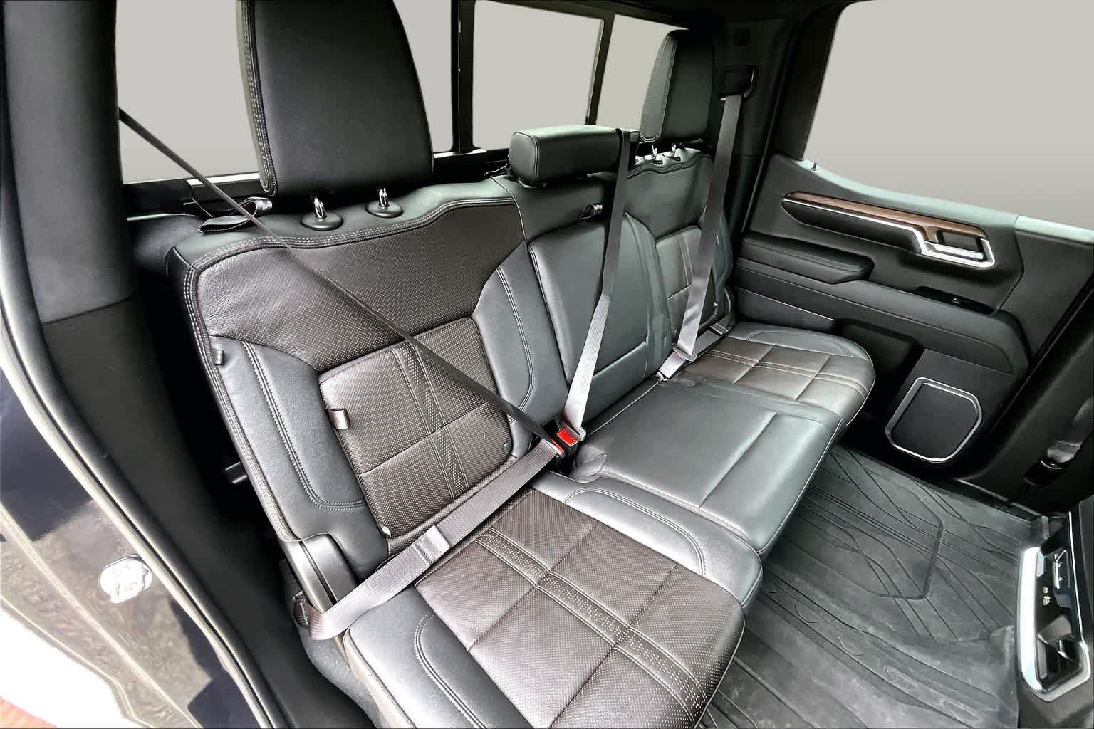 Used 2023 Chevrolet Silverado 1500 High Country w/ Z71 Off-Road Package AWD/4WD image 20