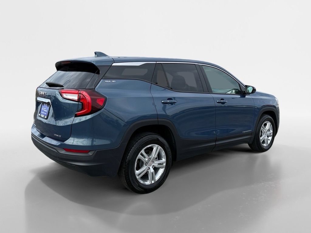 Used 2024 GMC Terrain SLE image 4