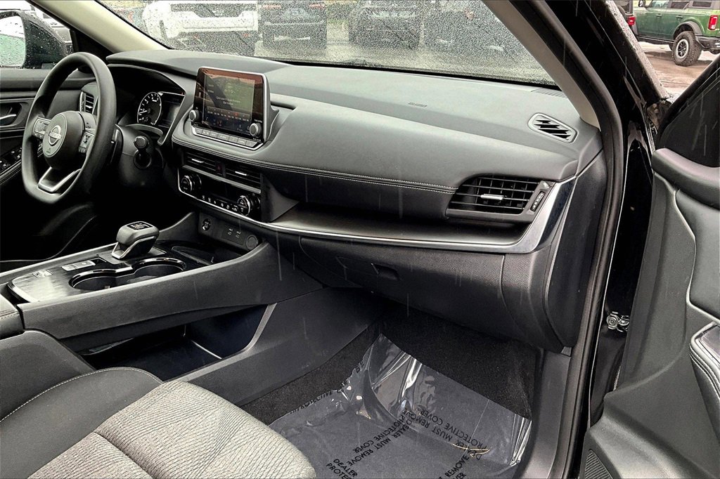 Used 2024 Nissan Rogue SV image 15
