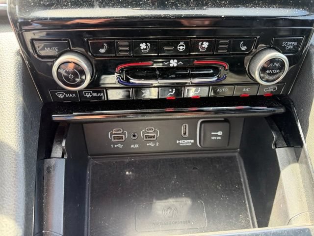 Used 2023 Jeep Grand Cherokee L Overland w/ Luxury Tech Group IV AWD/4WD image 16