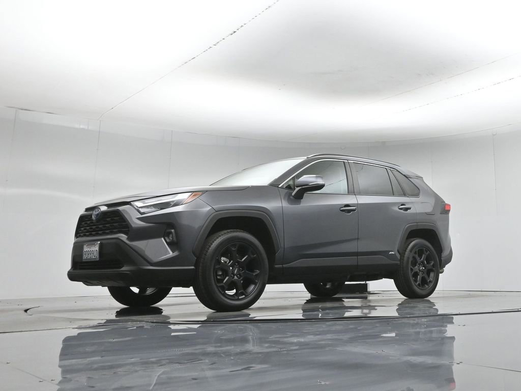 Used 2022 Toyota RAV4 XLE Premium image 26