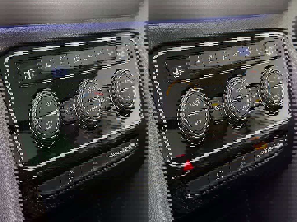 Used 2022 Volkswagen Atlas SEL Premium image 21