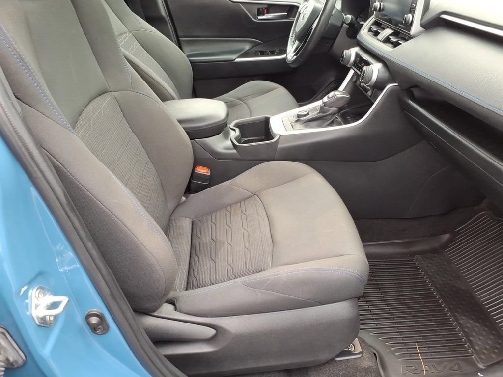 Used 2022 Toyota RAV4 SE w/ Convenience Package AWD/4WD image 8