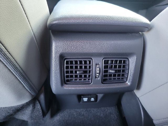 Used 2025 Toyota Camry SE FWD image 5