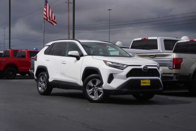 Used 2022 Toyota RAV4 XLE FWD video 2